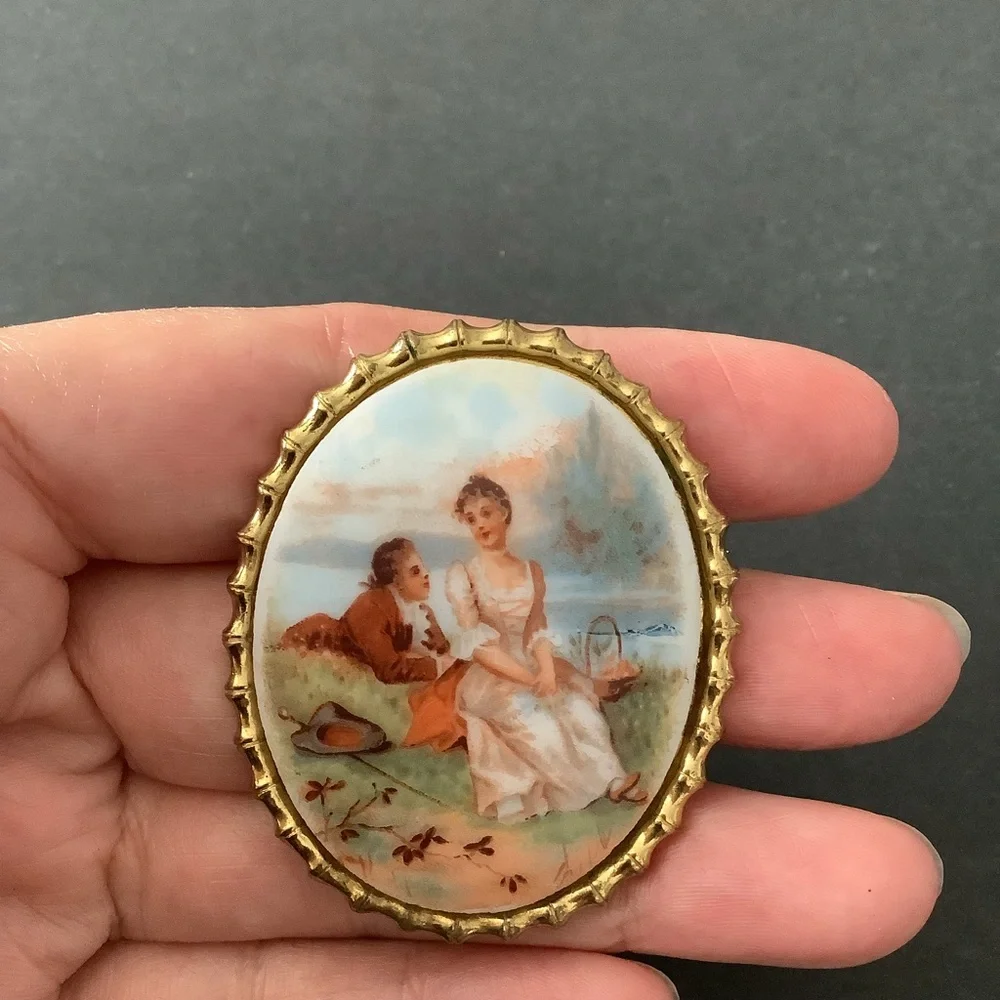 Vintage porcelain Cameo Brooch